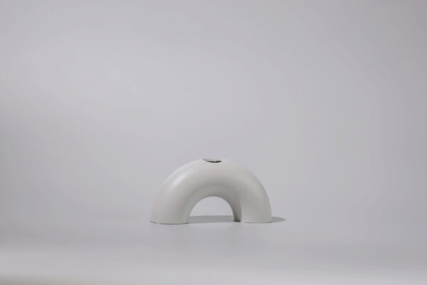 Monoista Kerzenstaender webversion 5 - MEDI minimalistischer Kerzenständer aus Metall grau