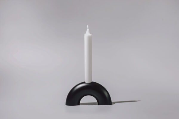 Monoista Kerzenstaender webversion sw2 scaled - MEDI minimalistischer Kerzenständer aus Metall schwarz